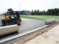 Instal·lació de gespa artificial al camp de futbol del Poliesportiu Municipal 5